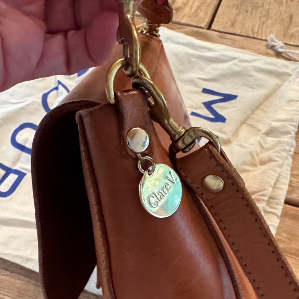 Elegant Tan Leather Shoulder Bag with Braided Accent - Picture 6 of 9